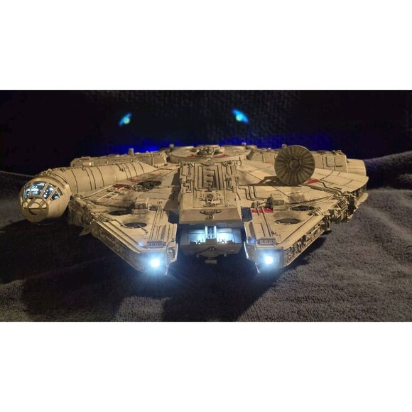 fine molds Other - STAR WARS Millennium Falcon 1/72 scale Plastic Model Fine Molds, With LEDs